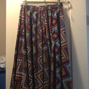 Trendy and geometric Maxi skirt